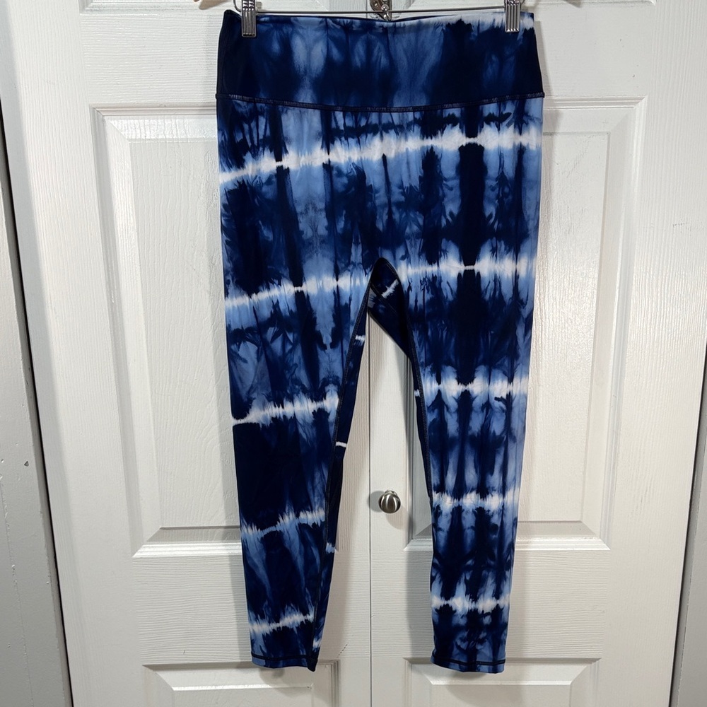 Zyia cropped Blue Tie-Dye Leggings - Picture 2 of 7